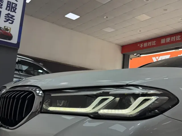BMW 5 Series — Фото автомобиля 16