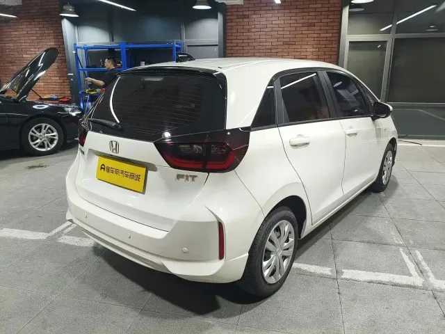 Honda Fit — Фото автомобиля 4