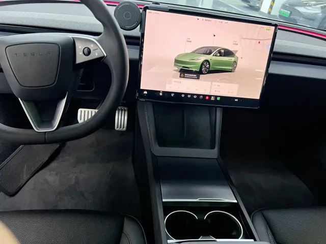 Tesla Model 3 — Фото автомобиля 6