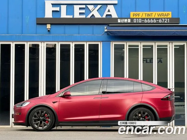Tesla Model X — Фото автомобиля 14