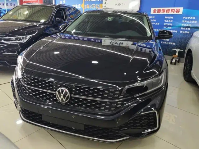 Volkswagen Passat — Фото автомобиля 2