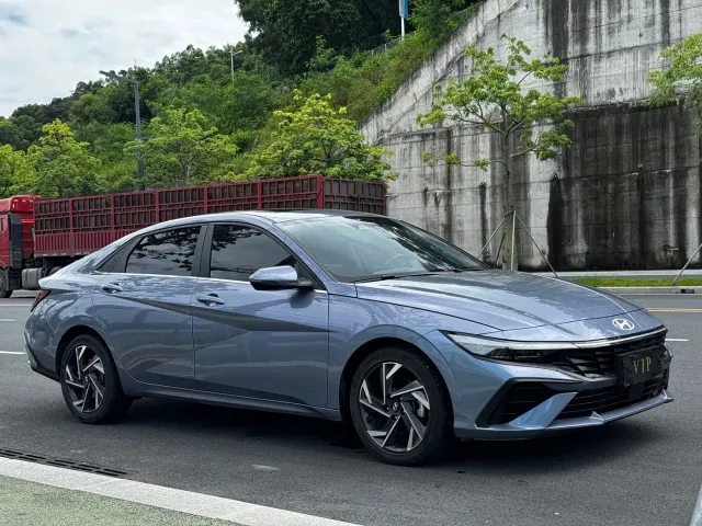 Hyundai Elantra — Фото автомобиля 5