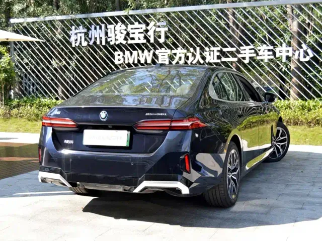 BMW i5 — Фото автомобиля 5