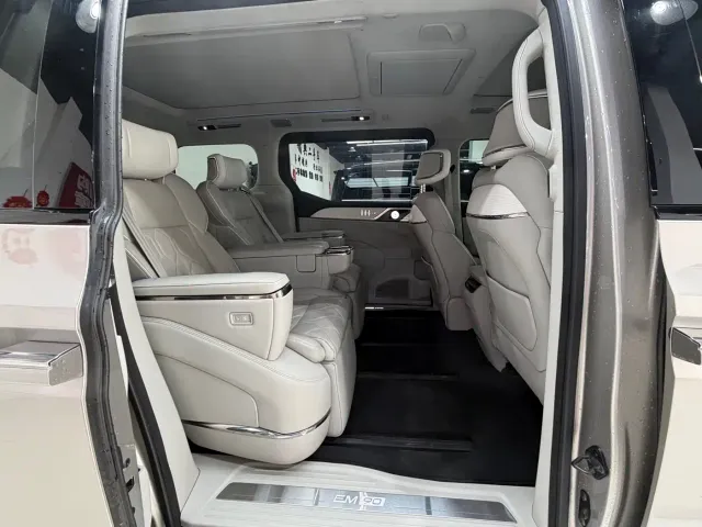 Volvo EM90 — Фото автомобиля 8
