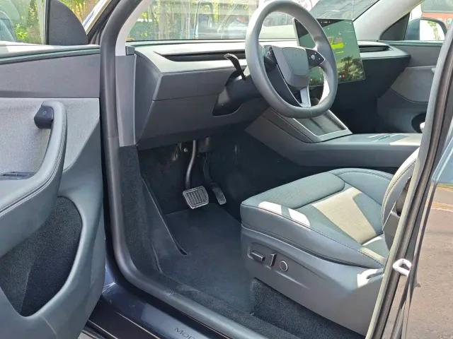 Tesla Model Y — Фото автомобиля 9