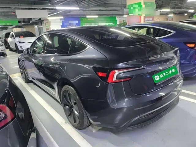 Tesla Model 3 — Фото автомобиля 4