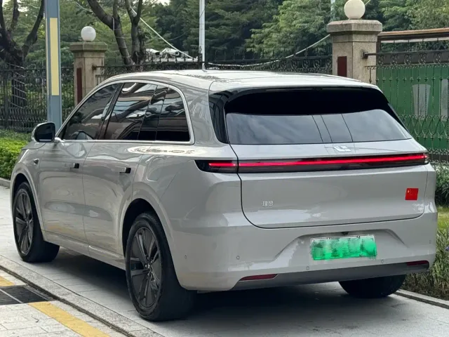 Li Auto L6 — Фото автомобиля 6