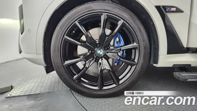 BMW X7 M60i xDrive M Sport 6 мест — Фото автомобиля 5
