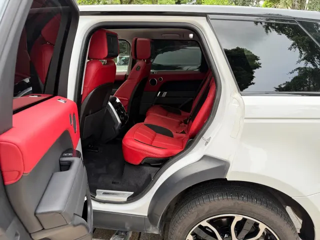 Land Rover Range Rover Sport 2022 3.0 L6 Gloss Black Edition — Фото автомобиля 14