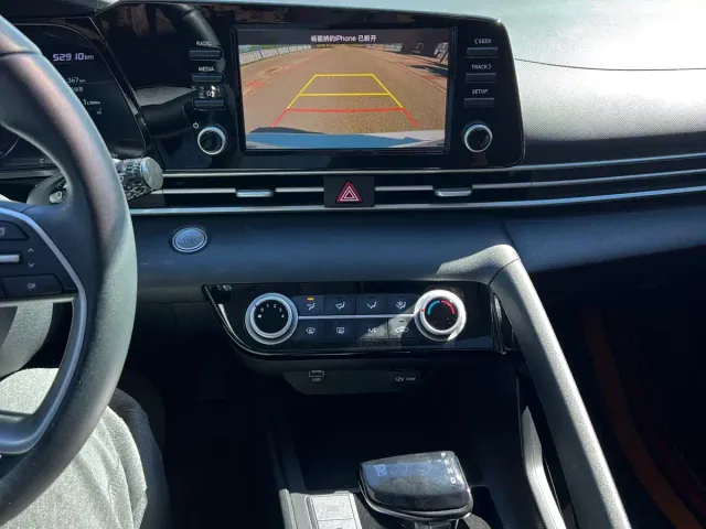 Hyundai Elantra — Фото автомобиля 12