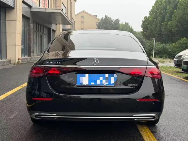 Mercedes-Benz E-Class — Фото автомобиля 5