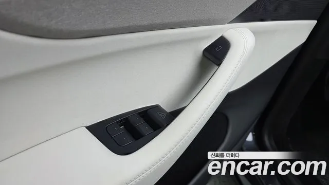 Tesla Model Y — Фото автомобиля 29