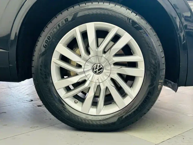 Volkswagen Touareg — Фото автомобиля 10