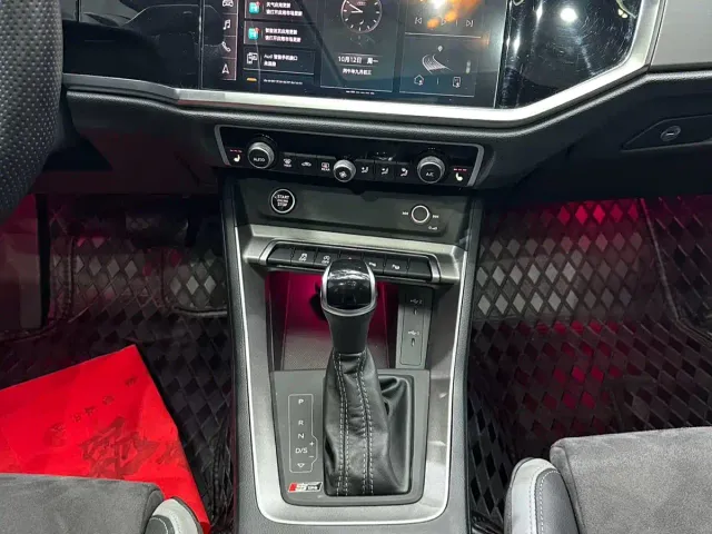 Audi Q3 — Фото автомобиля 11