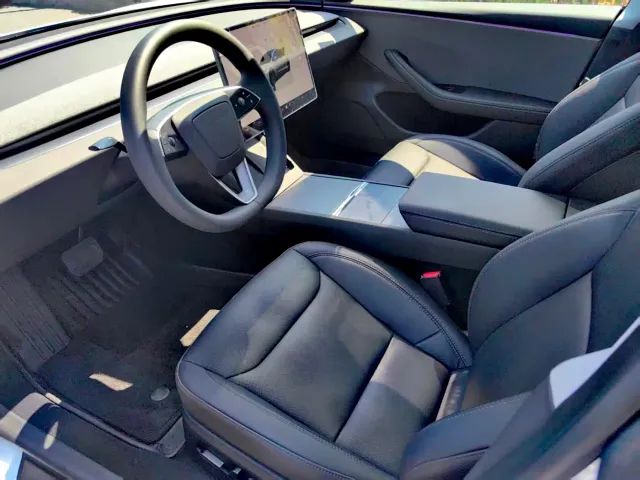 Tesla Model 3 — Фото автомобиля 4