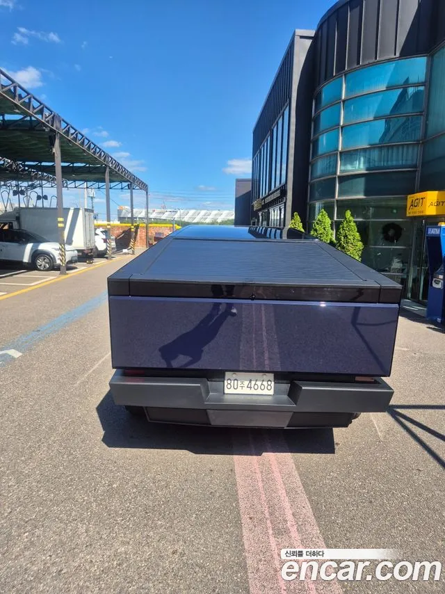 Tesla Cybertruck — Фото автомобиля 5
