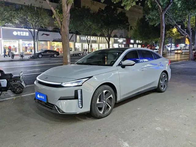 Фотография автомобиля — Geely Galaxy L6
