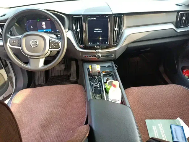 Volvo XC60 — Фото автомобиля 10