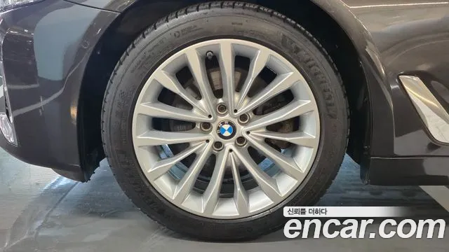 BMW 5 Series G30 — Фото автомобиля 5