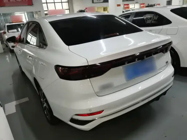 Geely Emgrand — Фото автомобиля 4