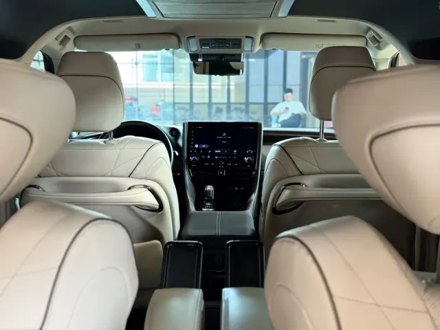 Toyota Alphard — Фото автомобиля 20