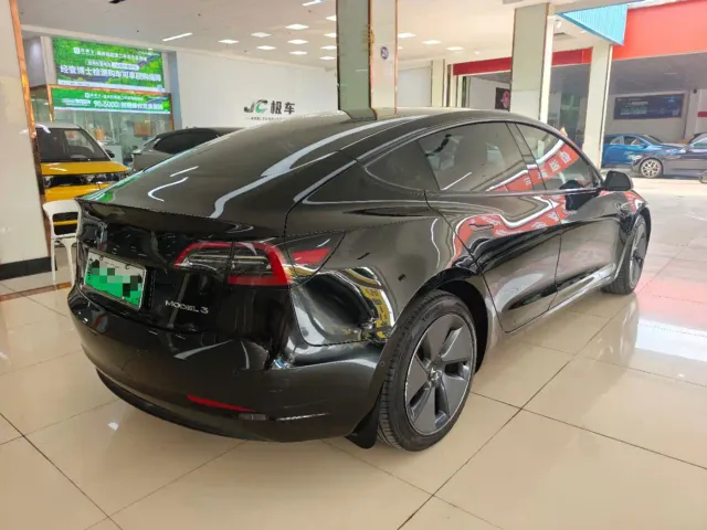 Tesla Model 3 — Фото автомобиля 4