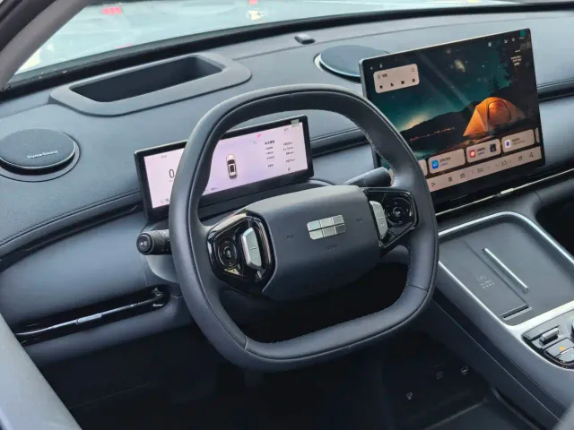 Geely Galaxy Starship 7 EM-i — Фото автомобиля 12