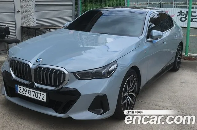 BMW 5 Series G60 — Фото автомобиля 10