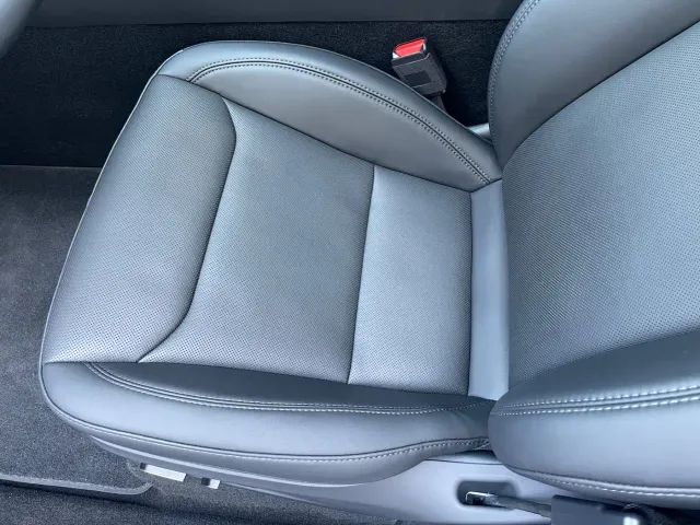 Tesla Model Y — Фото автомобиля 23