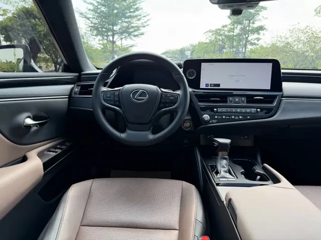 Lexus ES — Фото автомобиля 14