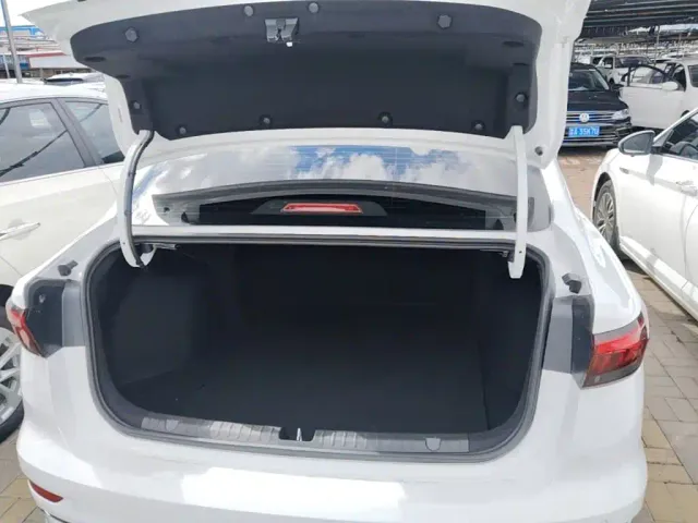 Geely Emgrand — Фото автомобиля 18
