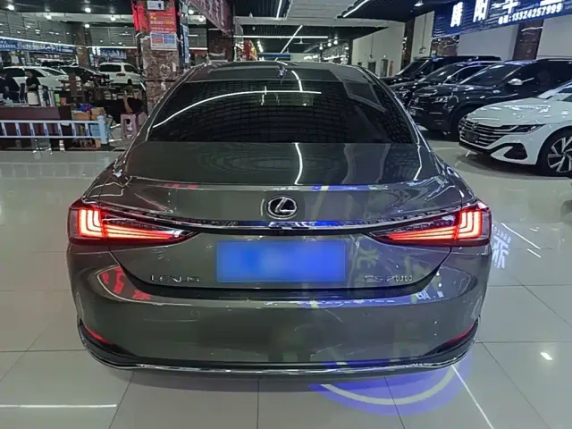 Lexus ES — Фото автомобиля 5