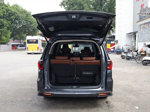 Honda Odyssey 2022 2.0L e:HEV Sharp Supreme Edition — Фото автомобиля 11