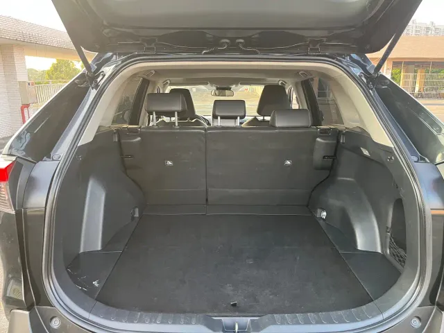 Toyota RAV4 — Фото автомобиля 11