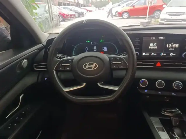 Hyundai Elantra — Фото автомобиля 10
