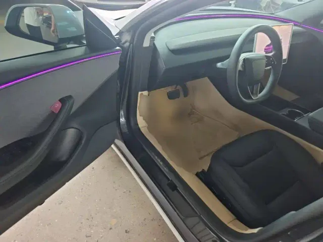 Tesla Model 3 — Фото автомобиля 11