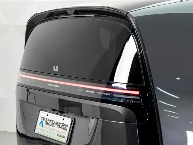 Li Auto MEGA — Фото автомобиля 8