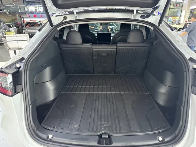 Tesla Model Y — Фото автомобиля 15