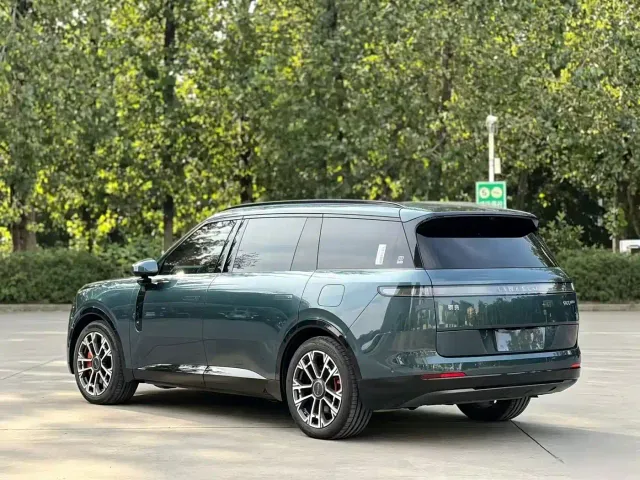 Lynk & Co 900 — Фото автомобиля 11