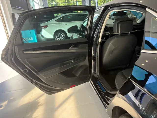 Volkswagen Passat — Фото автомобиля 8