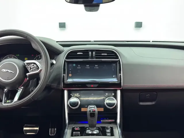 Jaguar XEL — Фото автомобиля 8