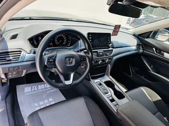Honda Accord — Фото автомобиля 9