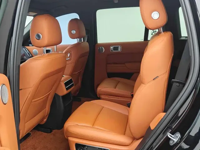 Li Auto L8 — Фото автомобиля 6