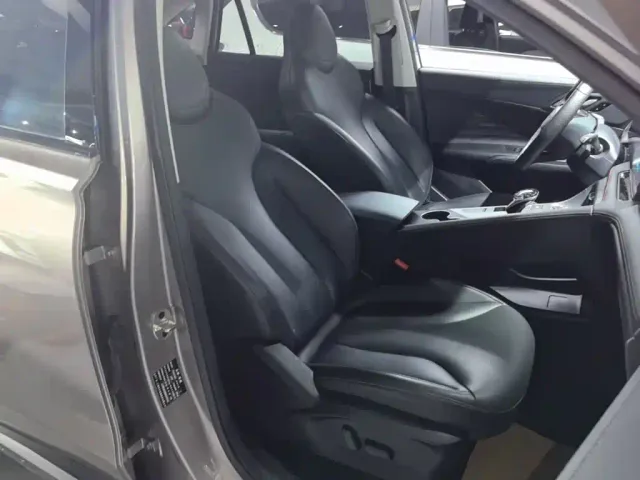 Roewe RX5 — Фото автомобиля 24