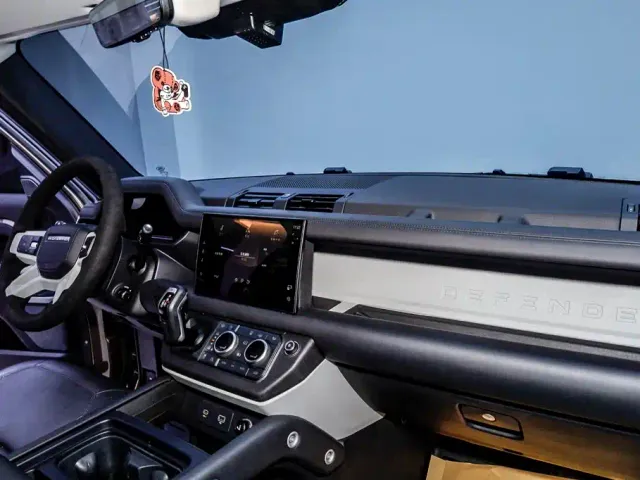 Land Rover Defender — Фото автомобиля 28