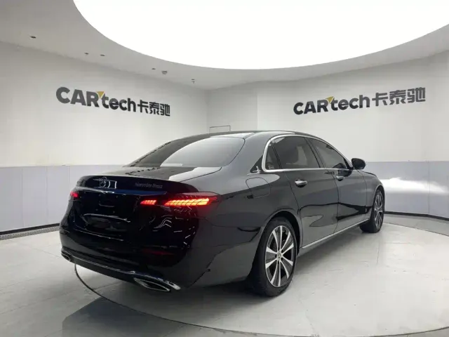 Mercedes-Benz E-Class — Фото автомобиля 5