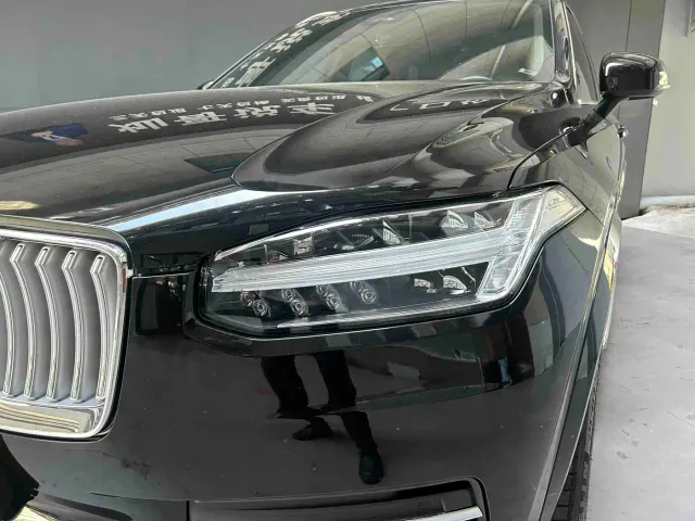 Volvo XC90 — Фото автомобиля 5