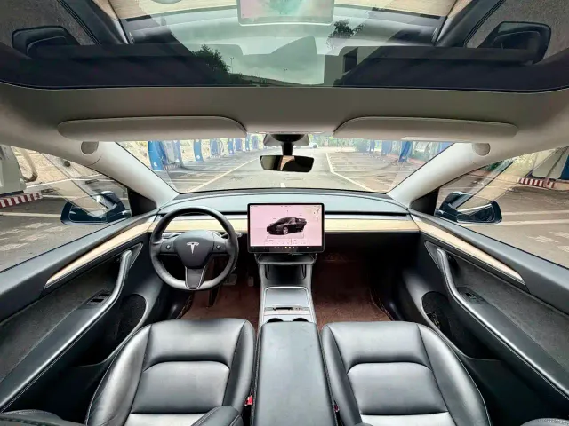 Tesla Model Y — Фото автомобиля 7