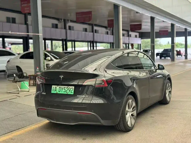 Tesla Model Y — Фото автомобиля 8