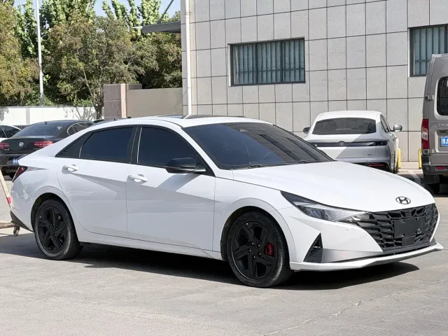 Hyundai Elantra — Фото автомобиля 3